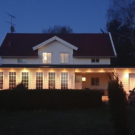 Landvetter Airport B&B And Parking Härryda Buitenkant foto